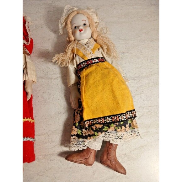 3 Vintage Porcelain Yellow & Red Dolls 9ins Tall Very Unique. - Picture 4 of 9